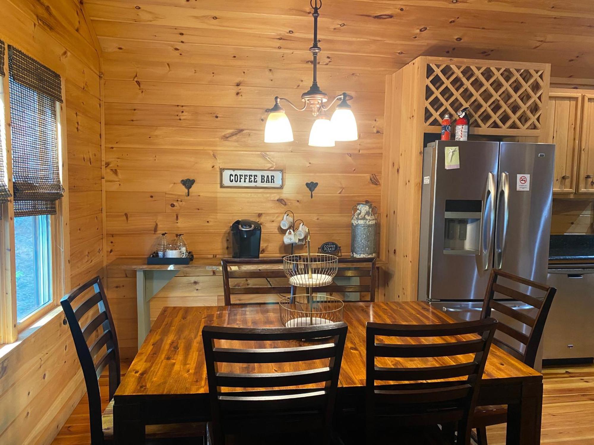 Cherry LogThe Cozy Lazy Laurel With Year-Round Mountain Views, Hot Tub, Fire Pit别墅 外观 照片